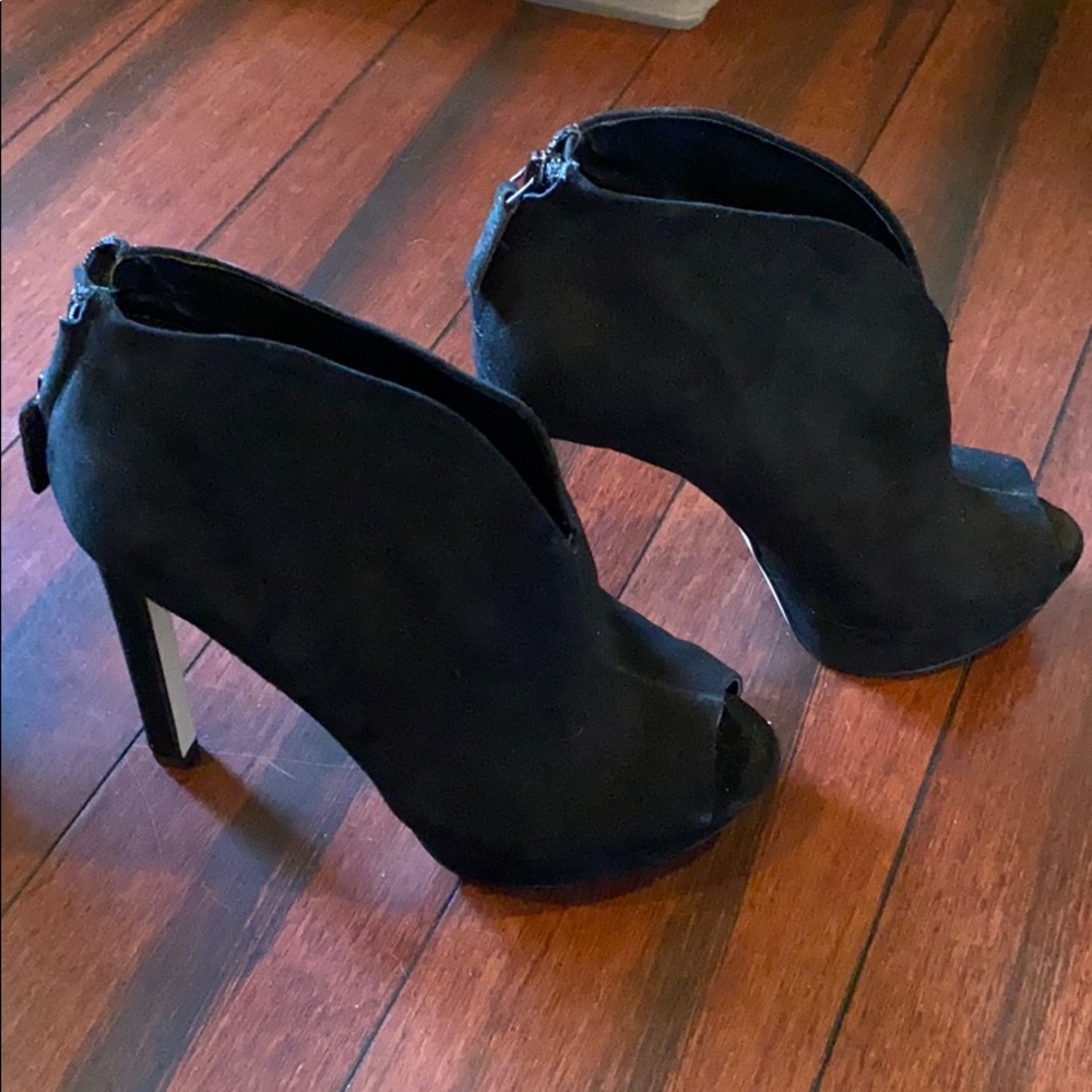 Black suede Nine West Peep toe heels